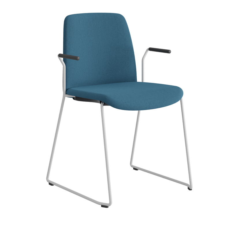 Choice_WhiteFrame_BlueFabricHeadrest_BlueSeat Tygklädd stapelbar stol med medar och armstöd - Choice - Bild 1